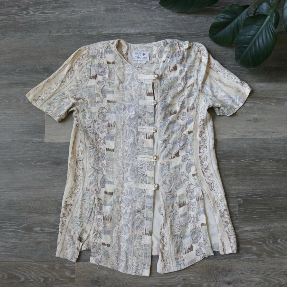 Lauren Michaels cream and blue floral button loop blouse